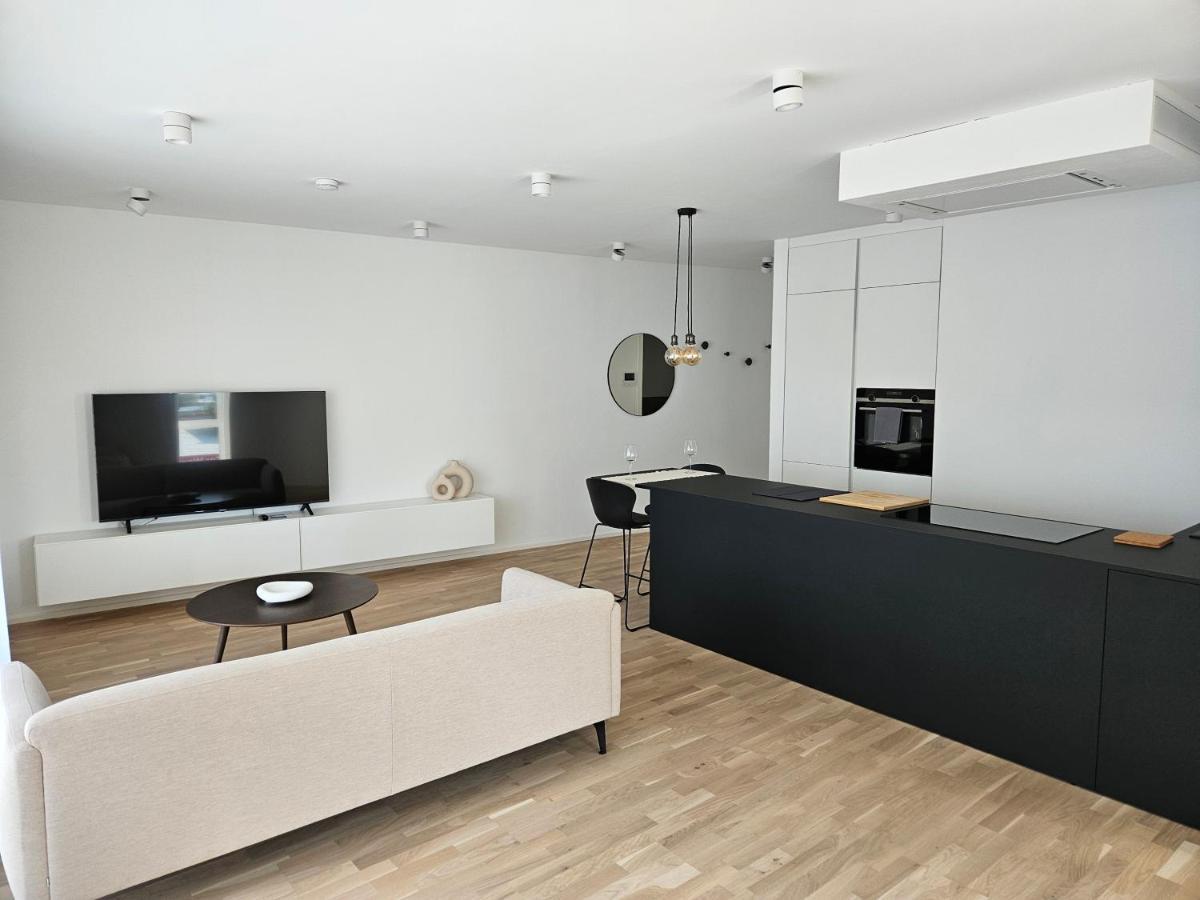 New Spacious Two Bedroom Center With Parking, Near Public Transport Appartement *